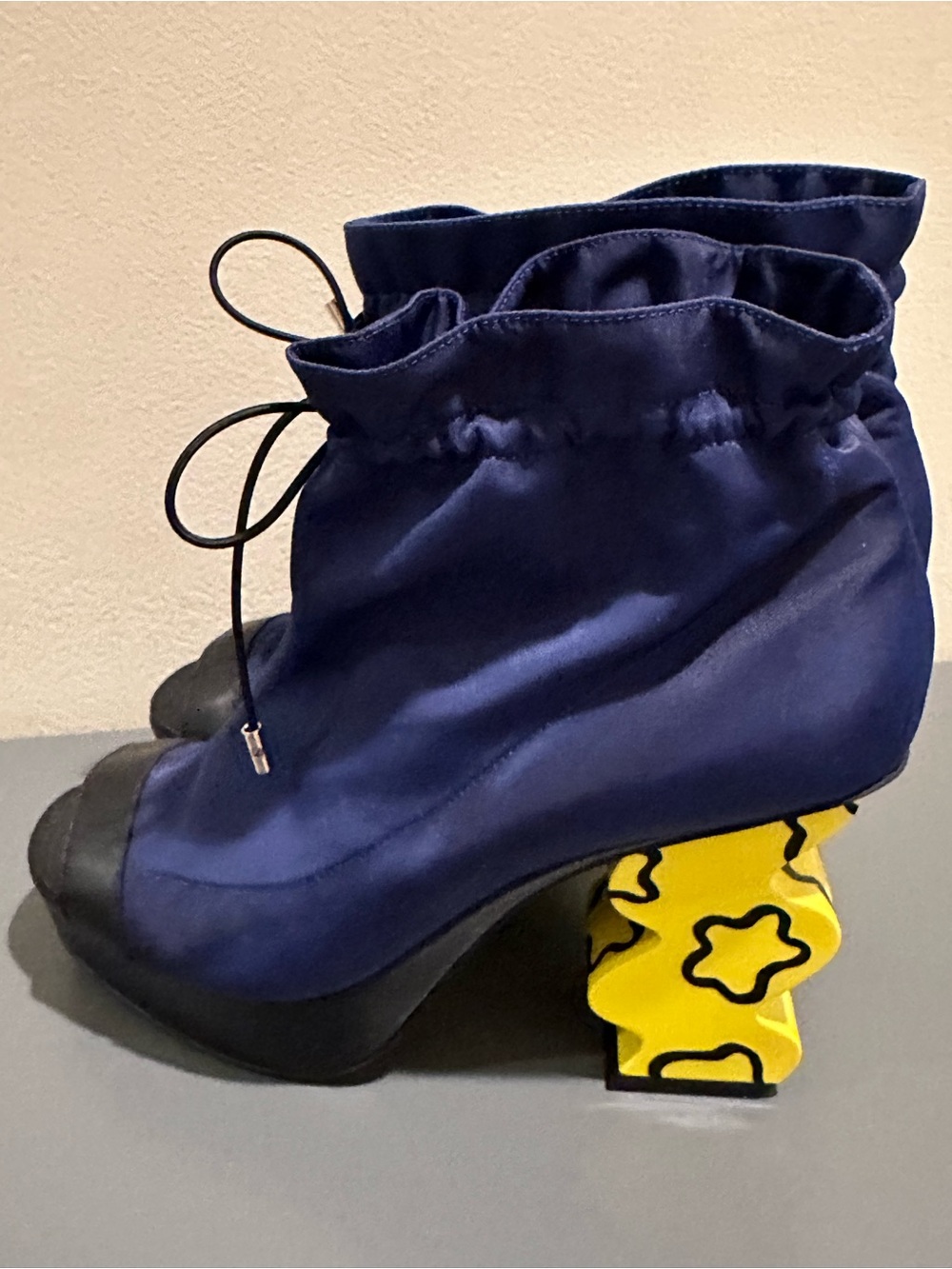 IRI NYC Blue Neoprene Abstract Yellow Mod Wave Ankle Boots / Peep Toe Size 39 - Picture 3 of 9